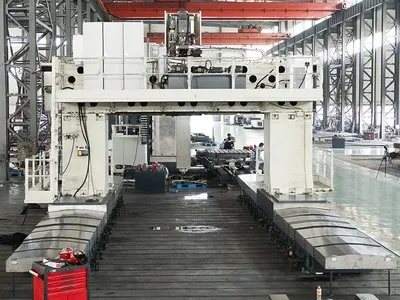 ماكينة حفر وتفريز CNC جسرية (جسر متحرك وطاولة ثابتة)